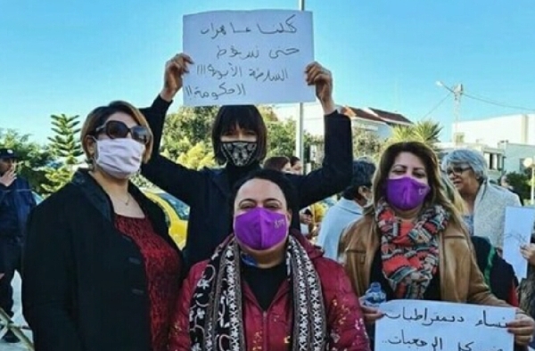 اتهام أرملة بلعيد بالإساءة لنساء #تونس بسبب شعار  كلنا عاهرات 