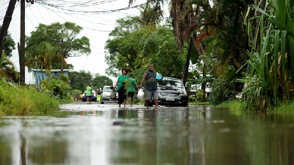 Le typhon Yasa dévaste des villages des Fidji, tuant au moins deux personnes