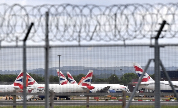  حظر الرحلات الجوية من بريطانيا بسبب السلالة الجديدة من فيروس كورونا