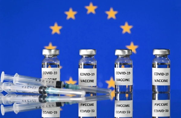 فيروس كورونا. بدأ الاتحاد الأوروبي بدوره حملة التطعيم