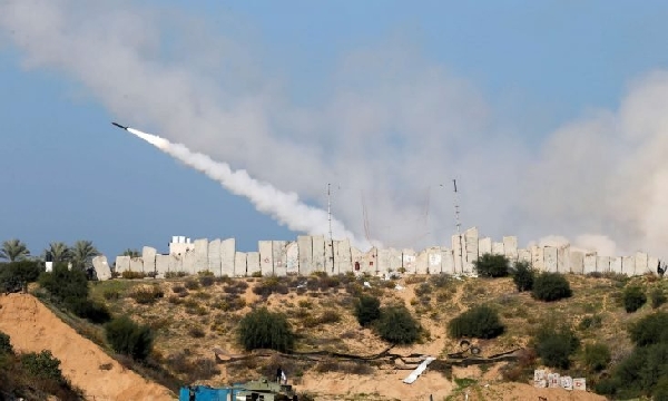 حماس في مناورة “أسبوع الحرب”.. من المسؤول عن إطلاق الصاروخين؟ 