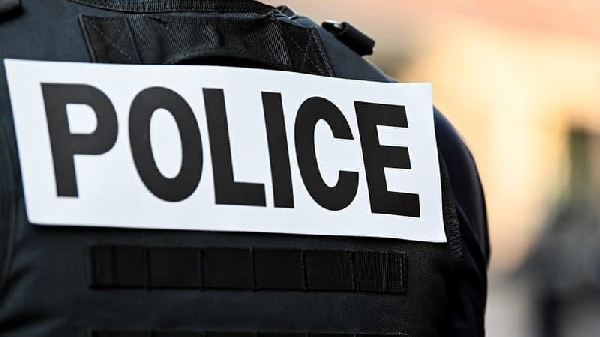SAINT-DENIS: UN POLICIER BLESSÉ AU COUTEAU APRÈS UNE RIXE