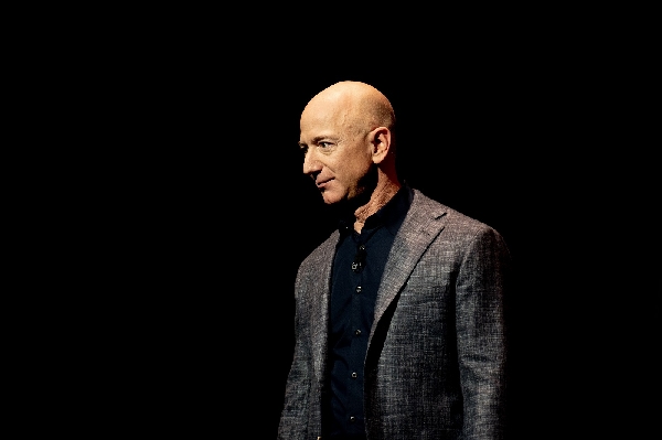 Jeff Bezos rêve d’une planète Terre sans êtres humains