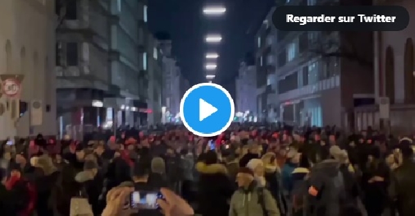 Munich : Environ 3000 opposants aux mesures du Corona ont manifesté mercredi soir à Munich.