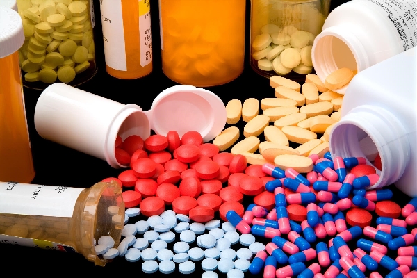 Près de 800 médicaments, dont le Doliprane, contiendraient un produit interdit dans l’alimentaire