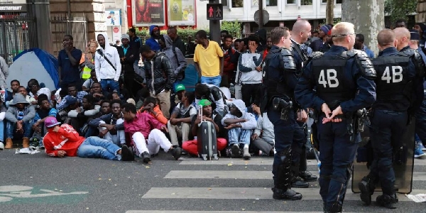 L’État Français donne 12 500€ à chaque migrant qui souhaite retourner dans son pays d’origine !