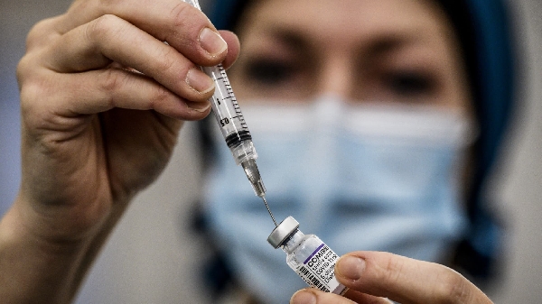 Vaccins: une plainte pour crime d’empoisonnement déposée au Tribunal judiciaire de Paris
