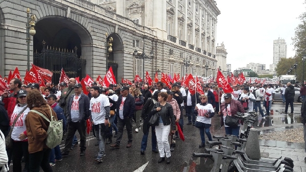 Les syndicats descendent dans la rue à Madrid pour exiger des augmentations de salaire en raison de l