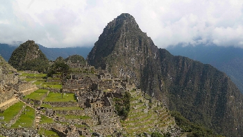 Plus de 400 touristes bloqués au Machu Picchu sont évacués en raison de manifestations contre le gouvernement péruvien