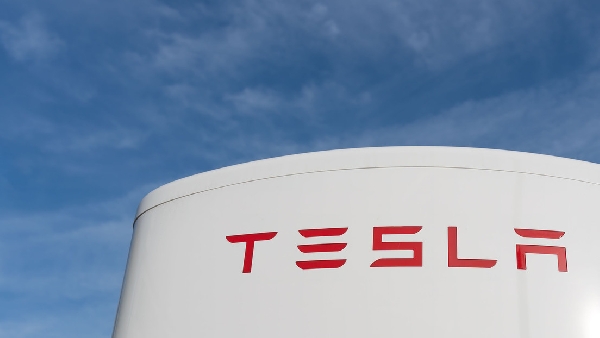 Tesla annonce un bénéfice record dans un environnement macroéconomique  incertain 
