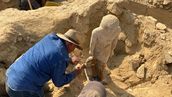 Une momie de 4 300 ans recouverte de feuille d