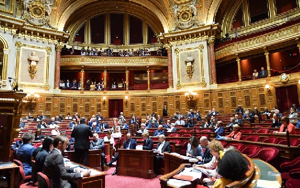 Jeudi après-midi, le Sénat français va débattre de la réforme controversée des retraites.
