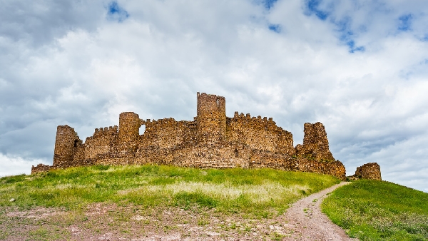 Une ville espagnole met en vente un château médiéval pour 1 euro (mais à une condition)