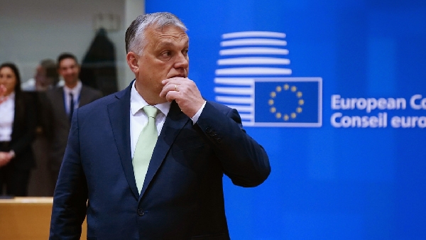 Viktor Orbán critique la politique européenne et prône une coopération avec Vox