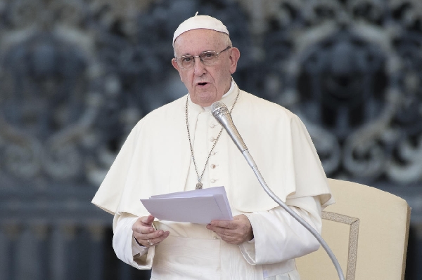 Urgent : Le pape François admis en urgence à l