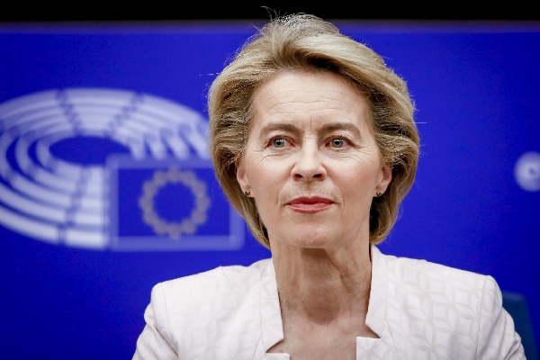 Ursula von der Leyen promeut le European Chips Act en Belgique alors que la Chine restreint les exportations de terres rares