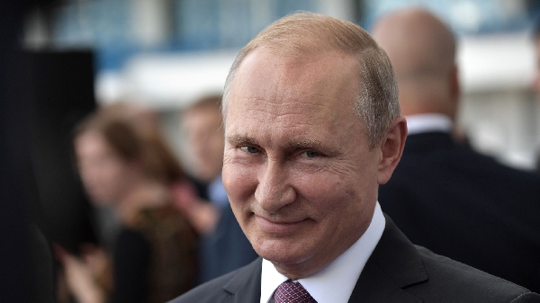 Vladimir Poutine critique les politiciens européens pour leur soumission aux États-Unis