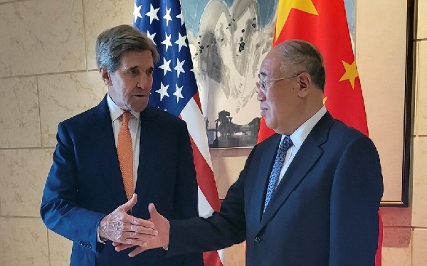 Reprise du dialogue climatique entre les États-Unis et la Chine lors de la rencontre entre John Kerry et Xie Zhenhua