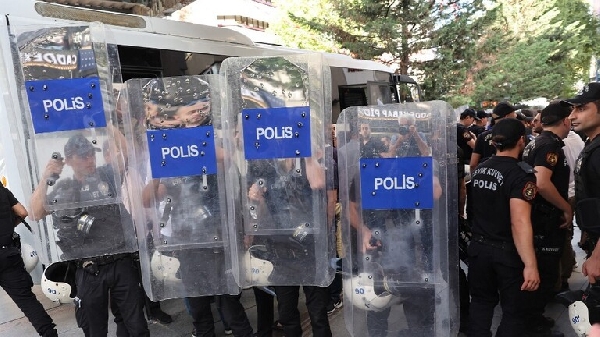 Tension et manifestations à Şanlıurfa en Turquie suite à une agression sexuelle présumée impliquant un jeune homme étranger