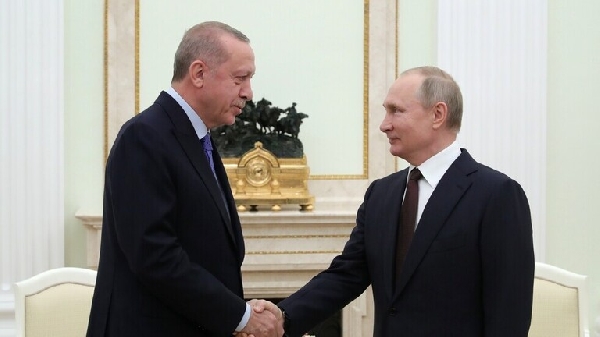 Le Conseiller Présidentiel Turc Dément les Rumeurs de Détérioration des Relations avec la Russie