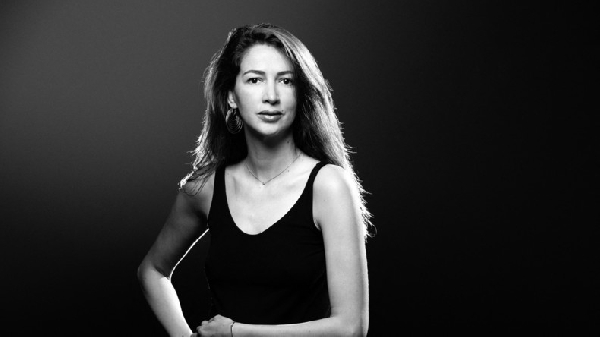 Zineb El Rhazoui rend le prix Simone Veil à Valérie Pécresse, dénonçant une décision entachée de controverses